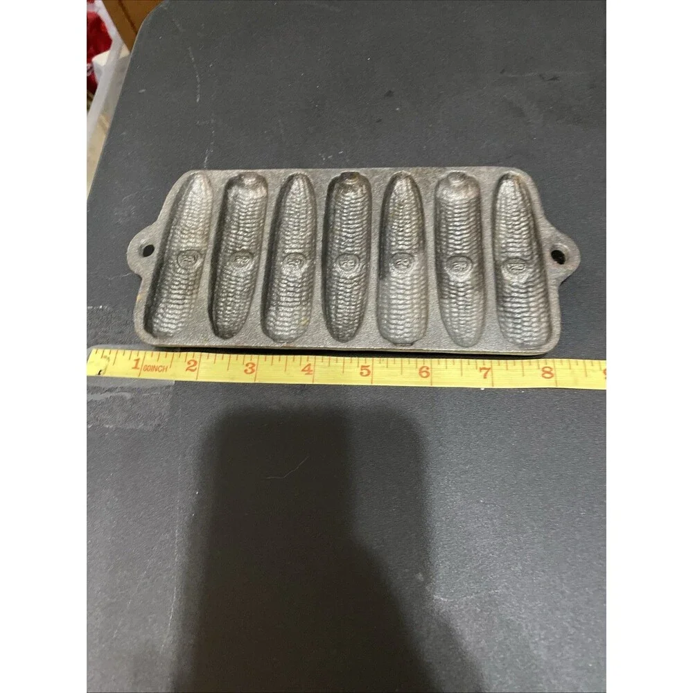 Renfro Ware Cast Iron Mini Cornbread Corn Stick Muffin Pan Vintage 8.5” Doll